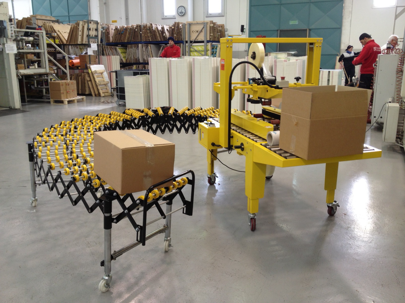 Foto packin.jpg Linea di nastratura scatole - Industria grafica - Forchia (BN)